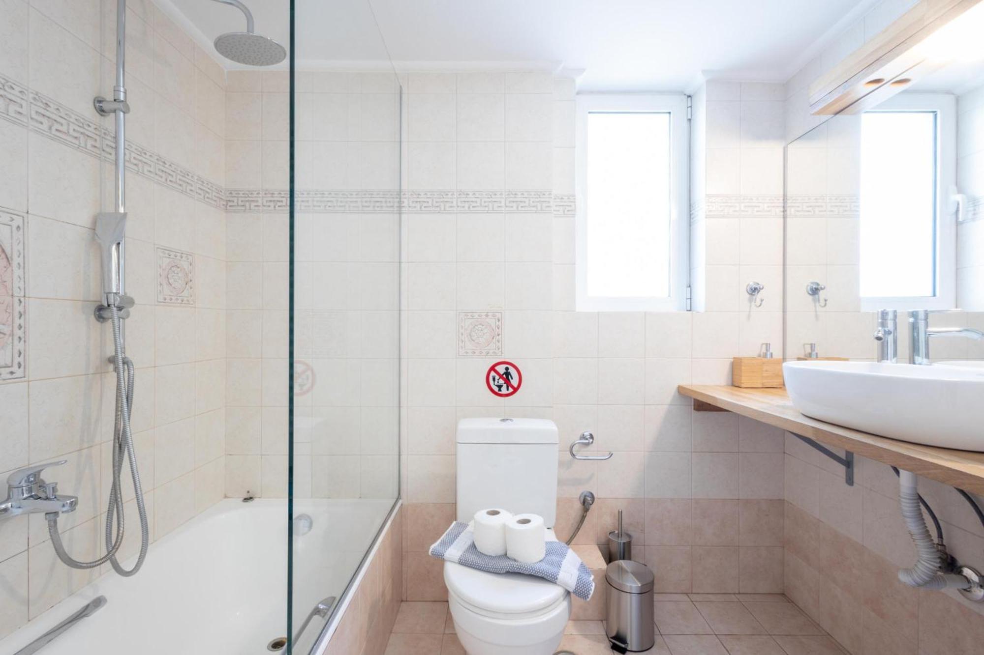 Luxury And Spacious Apt For 6 Guests أثينا المظهر الخارجي الصورة